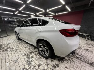 BMW X6. Глубокая очистка лакокрасочного покрытия автомобиля. Защита кузова